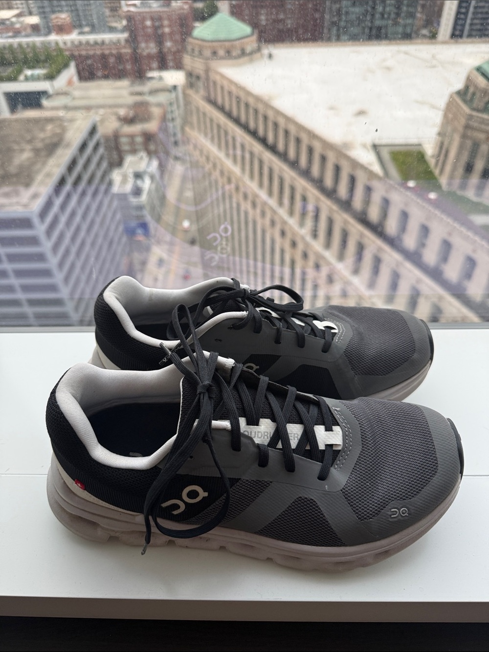 On Cloud Cloudrunner, women’s 8